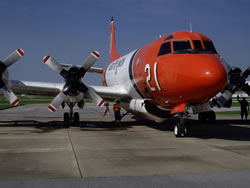 Matt Derstine loads retardant onto T-21.